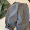 Jaqueta corta-vento com capuz bonita para bebês e crianças, para primavera/outono. Roupas de primavera, casaco moderno, simples e estiloso para sair.