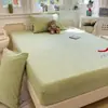 Novo Conjunto de Lençol de Lã de Leite Três Peças Lavável Protetor de Cama de Cobertura Total Design Bordado de Rosto Sorridente Lençol Peça Única