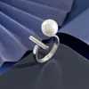 Anillo Ajustable Geométrico de Perla Artesanal de Guangzhou Joyería Estilo Versátil Venta Directa del Fabricante Disponible en Colores Dorado y Plateado
