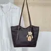 Bolsa de palha trançada retrô para mulheres, nova coleção de outono 2026, design de alta qualidade, grande capacidade, adequada para o dia a dia, pode ser carregada como bolsa de ombro ou bolsa de mão, ou usada sob o braço