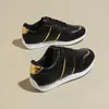 Novos Sapatos Rasos de Tamanho Grande para 2025 para Primavera e Outono, Tênis Color Block para Mulheres, Sapatos Brancos Estilo Europeu e Americano, Sapatos Casuais Femininos