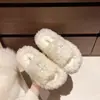 Pantuflas de felpa de lana de cordero para mujer, de suela gruesa, aptas para usar en exteriores, nuevos zapatos de algodón cálidos de felpa para otoño e invierno, de altura versátil que aumenta la estatura