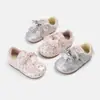 Zapatillas Alemanas de Lunares para Niñas, Cierre de Cordones con Lazo y Campana, Suela Suave, Velcro, Estilo Casual de Princesa, Zapatos para Niños