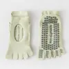 Nuevos calcetines de yoga profesionales con diseño calado, calcetines de malla de verano de cinco dedos para mujer, calcetines antideslizantes para suelo para Pilates y fitness en interiores