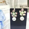 Brincos de Pérola Florais Coloridos Frescos em Dois Tons Exquisitos Doces Retro Brincos de Moda Luxo Leve Brincos de Alta Qualidade para Mulheres