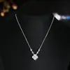 Collar de trébol de cuatro hojas con incrustaciones de circonita para mujer, lujo ligero, nicho, exquisito, cadena fina para clavícula, de alta gama, para el trabajo, versátil, joyería delicada