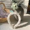 Flores de peluche de cordero te envían una pequeña diadema de flor roja dibujos animados lindos accesorios para el cabello banda para el pelo de flor pequeña tocado accesorios para el cabello