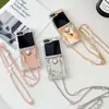 Funda para Teléfono Móvil Plegable tipo Espejo Samsung Zflip6 Zflip7 con Cadena Cruzada Camelia Strass Espejo Funda Protectora para Mujeres