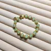 Pulseira de Vidro com Fragmentos de Jade Borboleta Estilo Novo para Mulheres, Pulseira de Girassol de Cristal Colorido Explosivo de Nicho, Em Estoque para Venda no Atacado para Barracas de Mercado