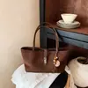 Bolso Tote Vintage Nuevo Otoño/Invierno 2026, Bolso de Mano de Gran Capacidad para Mujer, Bolso de Hombro Simple para el Trabajo, Bolsa de Compras