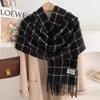 Bufanda de Cuadros para Mujer en Otoño e Invierno, Chal de Estilo Coreano de Alta Gama Imitación Cachemir, Engrosada y Cálida, Bufanda con Borlas para Parejas Estudiantes