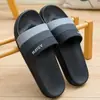 Chinelos de casa listrados masculinos de verão novos para interior e casa Quatro Estações sandálias e chinelos masculinos para exterior moda feminina atacado