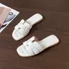 Sandalias Planas Transfronterizas en Stock para Mujer, Nuevo Estilo de Moda Verano 2025, Adecuadas para Usar con Faldas, Zapatillas Pequeñas Estilo Francés