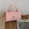 Estilo Coreano Alta Qualidade Textura Fashionável Versátil Portátil Bolsa para o Dia a Dia Mulheres 2026 Verão Nova Textura de Lichia Bolsa Transversal Pequena Quadrada
