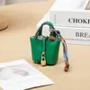 Novo Pingente de Bolsa da Moda, Chaveiro de Couro de Alta Qualidade para Carro, Bolsa Criativa Fofa para Fones de Ouvido, Acessórios para Bolsa Feminina