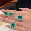Colgante de Diamante Verde Retro Europeo y Americano Anillo Abierto Aretes de Alta Gama Incrustación de Lujo Traje de Esmeralda Sintética Cultivada