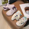 Nuevas zapatillas de niña estilo coreano para niños 2026, zapatos casuales de bloques de color, ligeros, modernos, versátiles, adecuados para primavera y otoño, zapatos para exteriores
