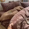 Juego de colcha de terciopelo de leche con borde de concha estilo ins, juego de cuatro piezas de cubierta de edredón de forro polar coral y franela engrosada para invierno, juego de tres piezas para dormitorios