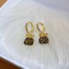 Pendientes con hebilla de oreja con diseño de nicho, sencillos y combinables, con lazo elegante de celebridades de Internet y diamantes cuadrados de Corea del Sur en plata S925