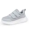 Zapatos de caminar transfronterizos para hombre y mujer, primavera, caña baja, cierre de velcro, puntera ancha, parte superior de malla, zapatillas deportivas casuales para correr para personas mayores