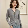 Elegante top de punto estilo coreano con cuello en V, bufanda de seda y textura acanalada, suave y ajustado, de manga larga, multicolor, adecuado para usar en capas en otoño