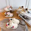 Zapatos Deportivos Infantiles 2026 Otoño Nuevo Modelo Zapatillas de Correr para Niños Zapatos de Cuero para Bebés Niñas Zapatos para Niños Pequeños Suela Suave Zapatos Forrest Gump