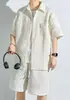 Conjunto de camisa de manga corta de seda helada de verano para hombre, atuendo fresco y elegante con pantalones cortos de cinco puntos, un conjunto completo de dos piezas para deportes y ocio