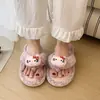 Lindas nuevas zapatillas de algodón estilo casero con suela gruesa para otoño e invierno 2026 para dormitorios de estudiantes, zapatillas peludas antideslizantes para interiores para mujer