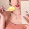 Colar de amor mágico feminino verão luz nicho de luxo design sofisticado sentido cibernético celebridade clavícula corrente 2023 novo colar