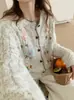 Cardigã de tricô estilo coreano, suave e elegante, com bordado floral 3D para mulheres, macio e confortável, gola redonda, jaqueta suéter curta para outono e inverno
