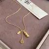 Tienda de Oro Mismo Estilo Dorado Antiguo Chapado en Oro Colgante de Borla Pixiu que Atrae la Fortuna, Nuevo Estilo Chino Versátil Diseño de Nicho Cadena para Clavícula Venta al por Mayor