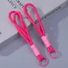 Cordão para celular macaron de duas camadas color block pulseira dopamine de pulso corda trançada artesanal acessório para celular pingente