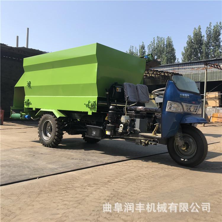 饲料撒料车