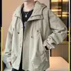 Chaqueta con capucha holgada nueva para hombre 2026, marca de moda, cortavientos impermeable para exteriores, chaqueta de senderismo Primavera/Otoño