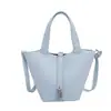 Bolso de cesta de moda y elegante para mujer, nuevo modelo de invierno 2026, color liso elegante, alto valor estético, bolso de hombro de nicho