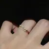 Anillo Delgado Brillante de Diamante Estilo Minimalista de Lujo Ligero Estilo Coreano con Diseño Único, Anillo Abierto Personalizable, Anillo Irregular para Mujer