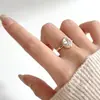 Anillo Ovalado de Zirconia Estilo Coreano, Diseño de Nicho con Acabado de Alta Gama, Mismo Estilo que Blogueros Influencers de Internet, Anillo Abierto de un Solo Diamante para Dedo Índice al por Mayor