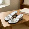 Chanclas de cuña estilo francés para uso en exteriores, nuevo modelo de verano 2026, adecuadas para combinar con faldas, sandalias de tiras finas de moda estilo hada