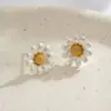 Pendientes de Margarita Dorados Bicolor Suaves y Frescos con Acabado Cepillado de Aleación de Cobre, Aguja de Plata S925, Pendientes Versátiles de Lujo Ligero para Mujer