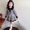 Vestido de Tricô Estilo Academia para Meninas Primavera e Outono Novo Estilo Vestido Estiloso para Bebê Menina Vestido Plissado de Lã Infantil
