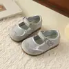 Sandalias Deportivas Infantiles 2026 Primavera/Verano Nuevo Estilo Coreano para Niñas Malla Transpirable Zapatos Deportivos Suela Suave Versátiles Zapatos de Malla