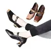 Zapatos de tacón grueso con corte bajo para comercio exterior transfronterizo, nuevo estilo primavera y otoño, zapatos pequeños de cuero slip-on con cadena metálica, tacón medio, versátiles