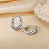 Pendientes de Otoño e Invierno 2024 Moda Elegantes Estéreo de Gama Alta Hebilla de Oreja Hilo Retorcido Anillo Liso Acero de Titanio Femenino con Estilo