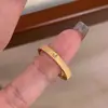 Anillo de Oro Color Flash Diamante Estilo Antiguo Medio para Mujer Retro Nicho Gama Alta Lujo Ligero Versátil Abierto Tendencia 2025