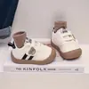 Sapatos para Bebês e Crianças Pequenas 2026 Primavera Sapatos Bordados para Bebês Estilo Outono Sapatos Infantis Sapatos para Crianças Pequenas