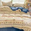 Juego de ropa de cama de cuatro piezas de terciopelo de leche, cálido para invierno, de alto gramaje, adecuado para dormitorios universitarios y habitaciones, con diseño Fair Isle, incluye sábana bajera y funda de edredón.