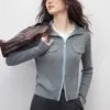 26 Otoño Nuevo Estilo Francés de Oficina Elegante Cuello Alto Bloque de Color Manga Larga Bolsillo Doble Cremallera Cárdigan de Punto Superior 22960