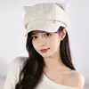 Chapéu Oitavado Fashion Xadrez com Logo Pequeno para Primavera e Outono, Boina Versátil Vintage que Afina o Rosto, Chapéu de Jovem Artista para Uso ao Ar Livre