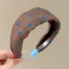 Nueva diadema de ala ancha 2026 para mujer, diseñada para levantar la línea del cabello y mantener el cabello en su lugar mientras te lavas la cara, con un estilo retro adecuado para otoño e invierno, y ofreciendo un aspecto sofisticado