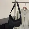 Nova bolsa de bolinho da moda para mulheres, bolsa feminina de nylon fashion, versátil e simples, bolsa transversal de grande capacidade para estudantes